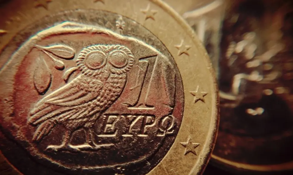 Bloomberg: Έρχονται αρνητικά επιτόκια στα ελληνικά ομόλογα