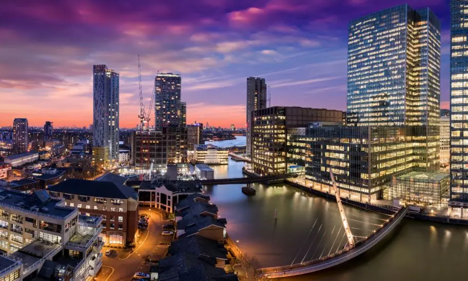 Οι επενδυτές εγκαταλείπουν το Λονδίνο και στρέφονται στη Νέα Υόρκη