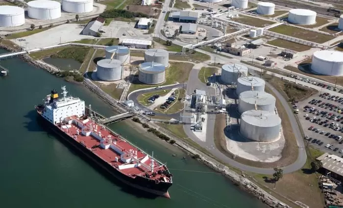 ΥΠΕΞ: Πολύ κοντά σε συμφωνία Νoble-Delek-Shell με τερματικό LNG Αιγύπτου