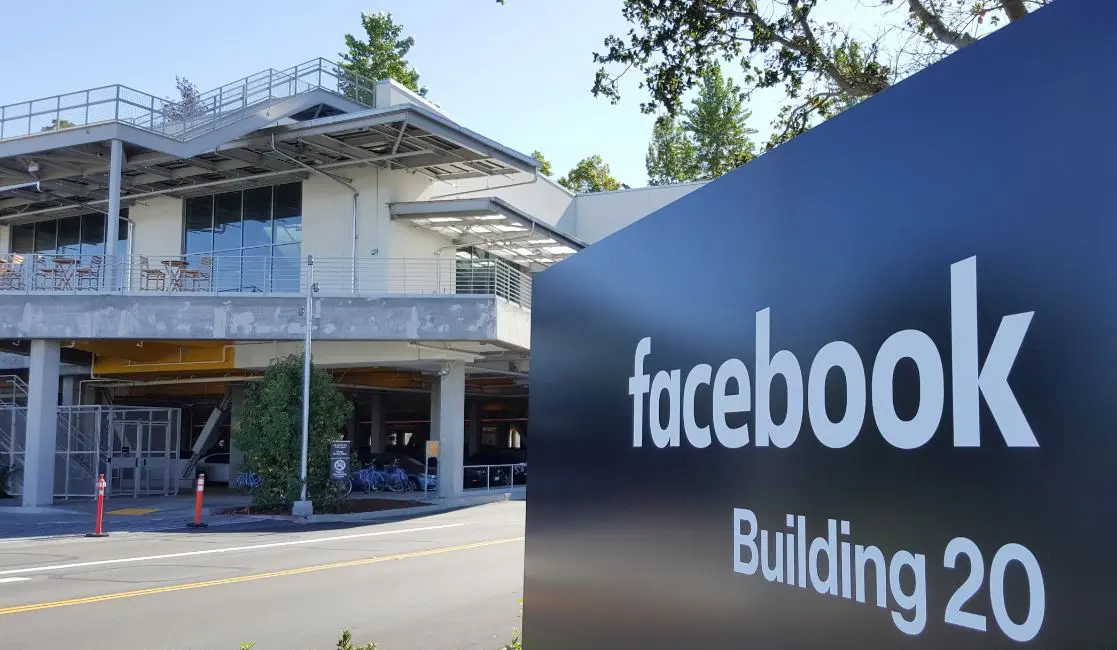 Η Ελλάδα καλεί το Facebook να ανοίξει παράρτημα στην Θεσσαλονίκη