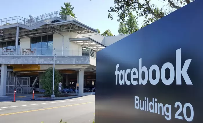 Η Ελλάδα καλεί το Facebook να ανοίξει παράρτημα στην Θεσσαλονίκη