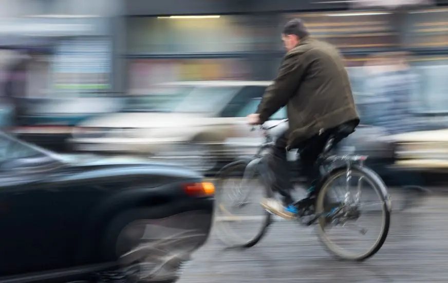 Ασφαλέστεροι δρόμοι: Υποχρεωτική χρήση στα οχήματα τεχνολογιών που σώζουν ζωές