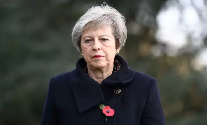 Η Μέι ακύρωσε το σημερινό υπουργικό συμβούλιο - Πιέζει ο Τζόνσον