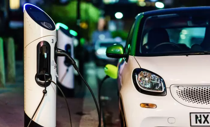 Η BMW θα ρίξει στην αγορά 1 εκ. ηλεκτρικά οχήματα μέχρι το 2021