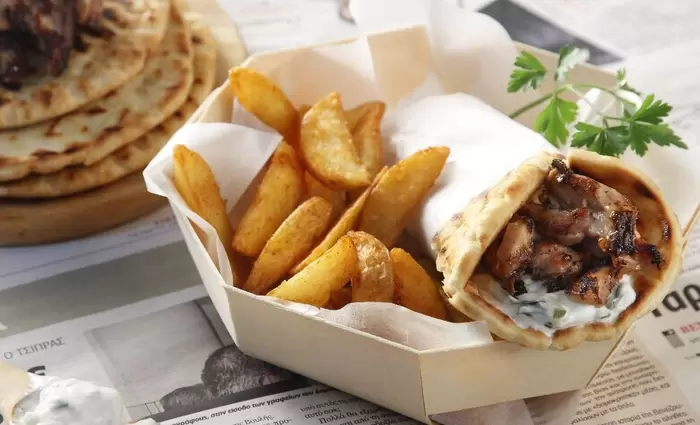 Πέντε αλυσίδες ελληνικών εστιατορίων μόλις ήρθαν στην Κύπρο