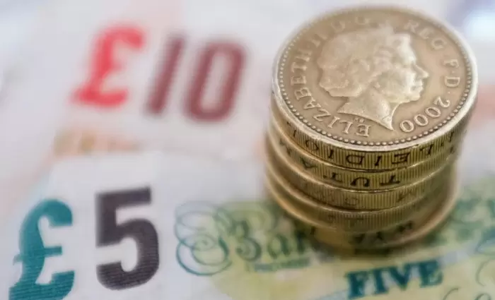 Βρετανία: Κατά 0,4% συρρικνώθηκε η βρετανική οικονομία τον Απρίλιο