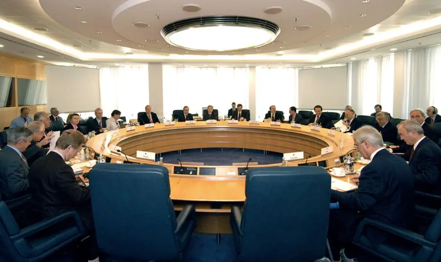 Η ΕΚΤ αναμένεται να διατηρήσει σταθερά τα επιτόκια