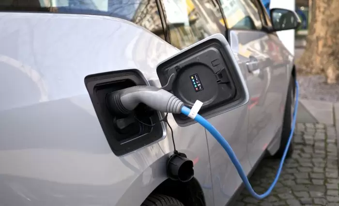 Η ηλεκτροκίνηση «εκτοξεύει» το κόστος κατασκευής των μικρών οχημάτων