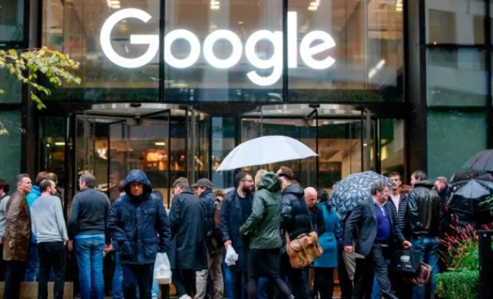 Κατηγορούν την Google ότι απέλυσε εργαζόμενους επειδή έκαναν απεργία