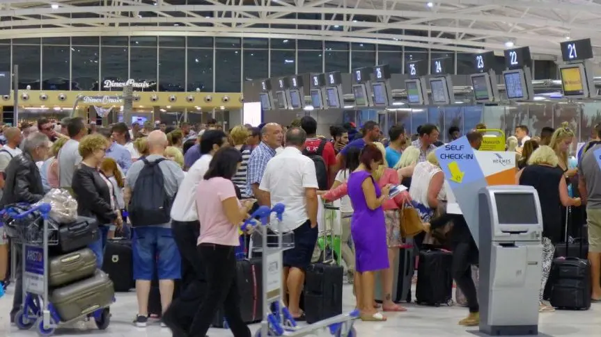 Μειώθηκαν τον Οκτώβριο τα ταξίδια κατοίκων Κύπρου στο εξωτερικό