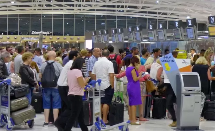 Μειώθηκαν τον Οκτώβριο τα ταξίδια κατοίκων Κύπρου στο εξωτερικό