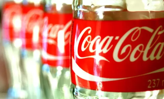 Σε δημοπρασία για (τουλάχιστον) $100.000 παλιό μπουκάλι της Coca-Cola
