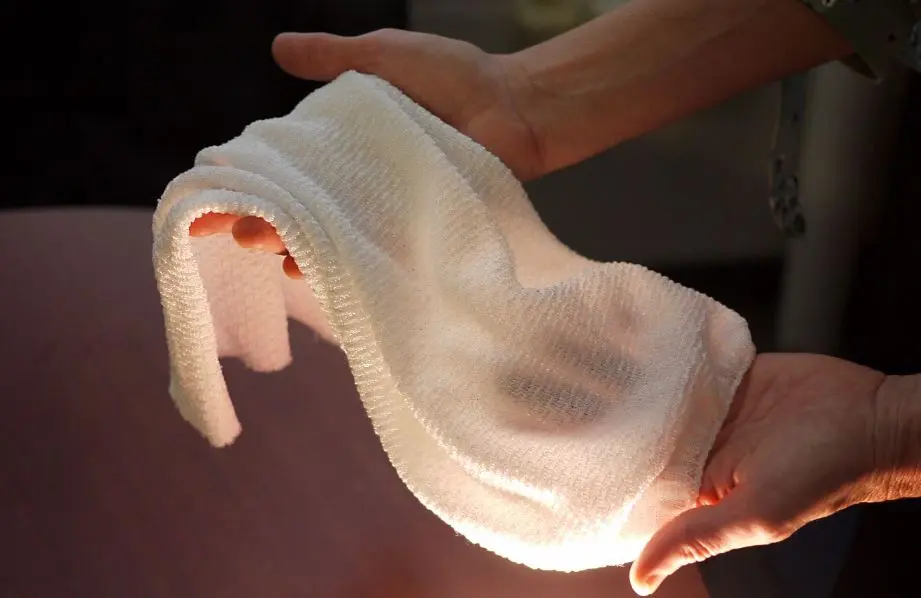 Επιστήμονες δημιούργησαν ύφασμα που ζεσταίνει ή δροσίζει ανάλογα θερμοκρασίας