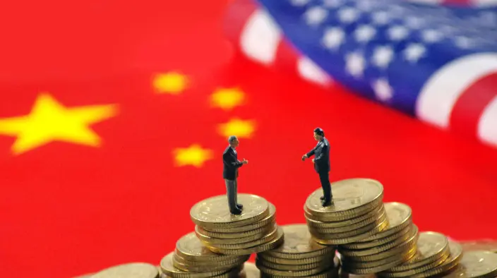 Έτοιμες να «πατήσουν το κουμπί» για εμπορικό πόλεμο ΗΠΑ και Κίνα