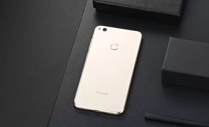 Όλες οι εταιρίες smartphones έχουν πάρει την κατιούσα εκτός από μία