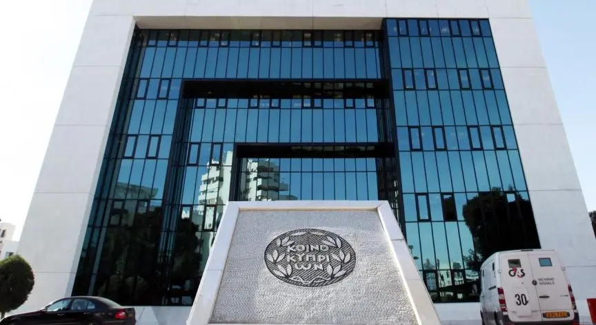 Τι λέει η Τράπεζα Κύπρου για την κατάργηση της American Express