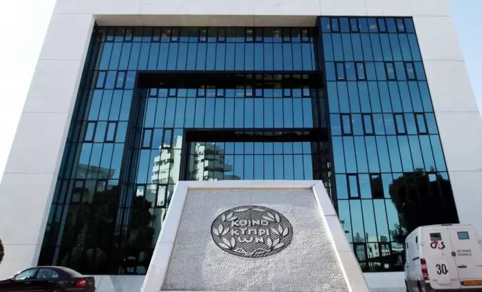 Τι λέει η Τράπεζα Κύπρου για την κατάργηση της American Express