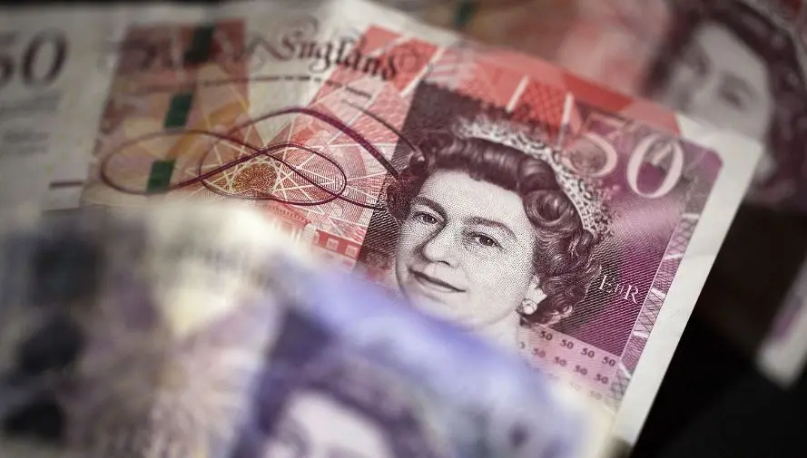 Βρετανία: Σε ιστορικό χαμηλό το 10ετές ομόλογο