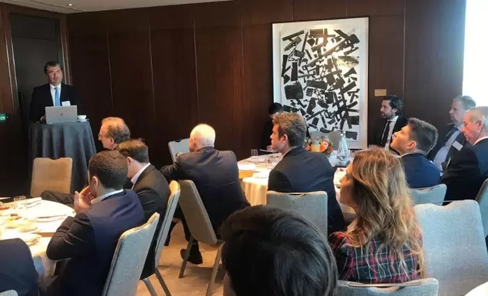 Πρόγευμα εργασίας Invest Cyprus στο Λονδίνο για επενδύσεις στις ΑΠΕ