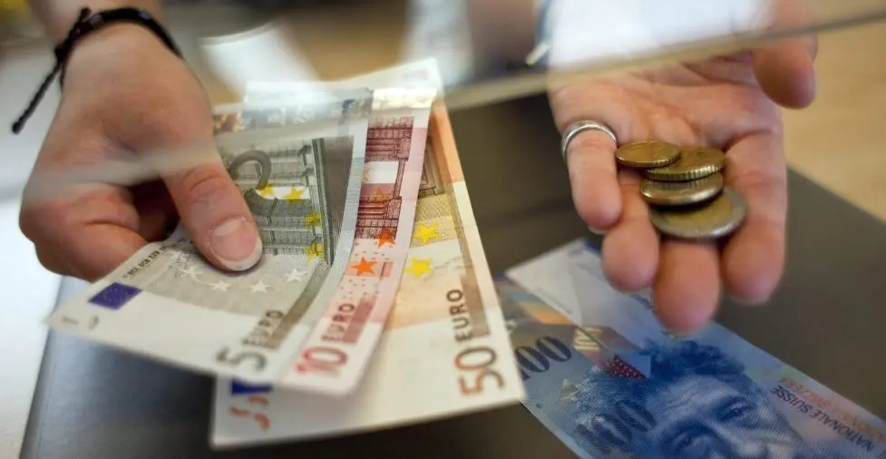 Έτσι διαμορφώνονται οι νέοι μισθοί στην Ελλάδα με τον νέο 