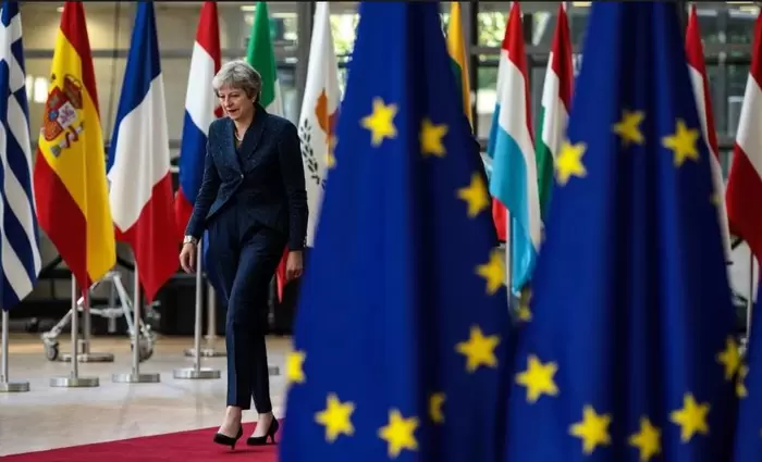 Financial Times: Οι τρεις επιλογές του Brexit