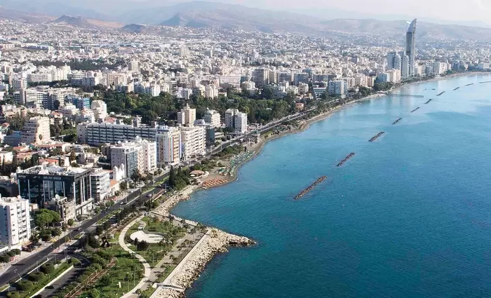 Δημογραφικές αλλαγές, τιμές ακινήτων και το κοκκαλούιν του πουπούξιου