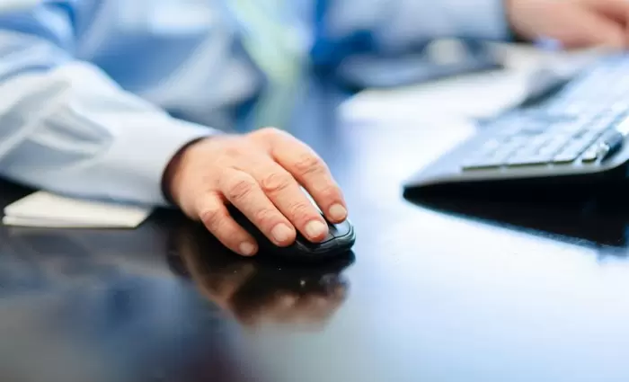 Μήπως η τεχνητή νοημοσύνη «ραγίζει» την αγορά εργασίας;