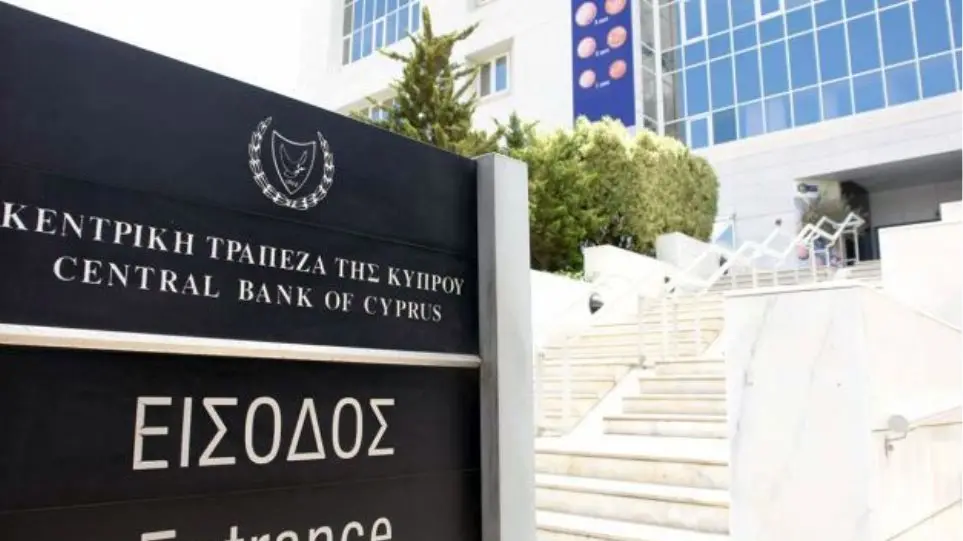 Αδυναμία παρέμβασης δηλώνει «εμμέσως» η ΚΤΚ για τις αυξήσεις των τραπεζών