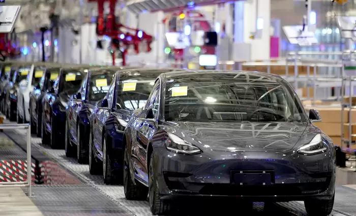Tesla, GM, Ford μειώνουν παραγωγή ηλεκτρικών οχημάτων - Φόβοι για μείωση ζήτησης