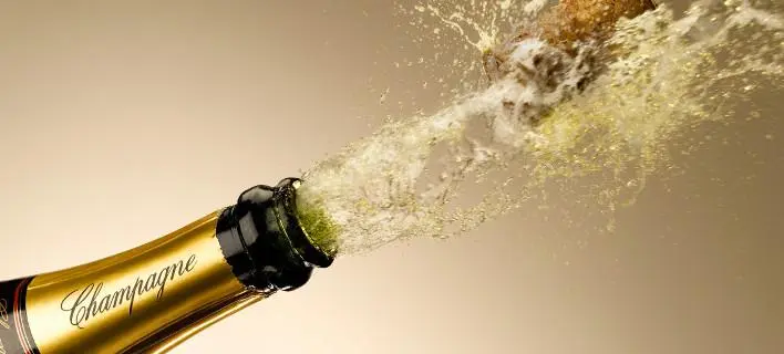 4.9 δις ευρώ για... σαμπάνιες