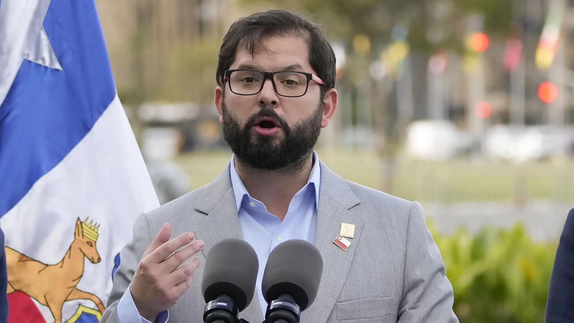 Αποκλείει τη σύναψη νέων συμβάσεων με ιδιωτικές εταιρείες για το λίθιο