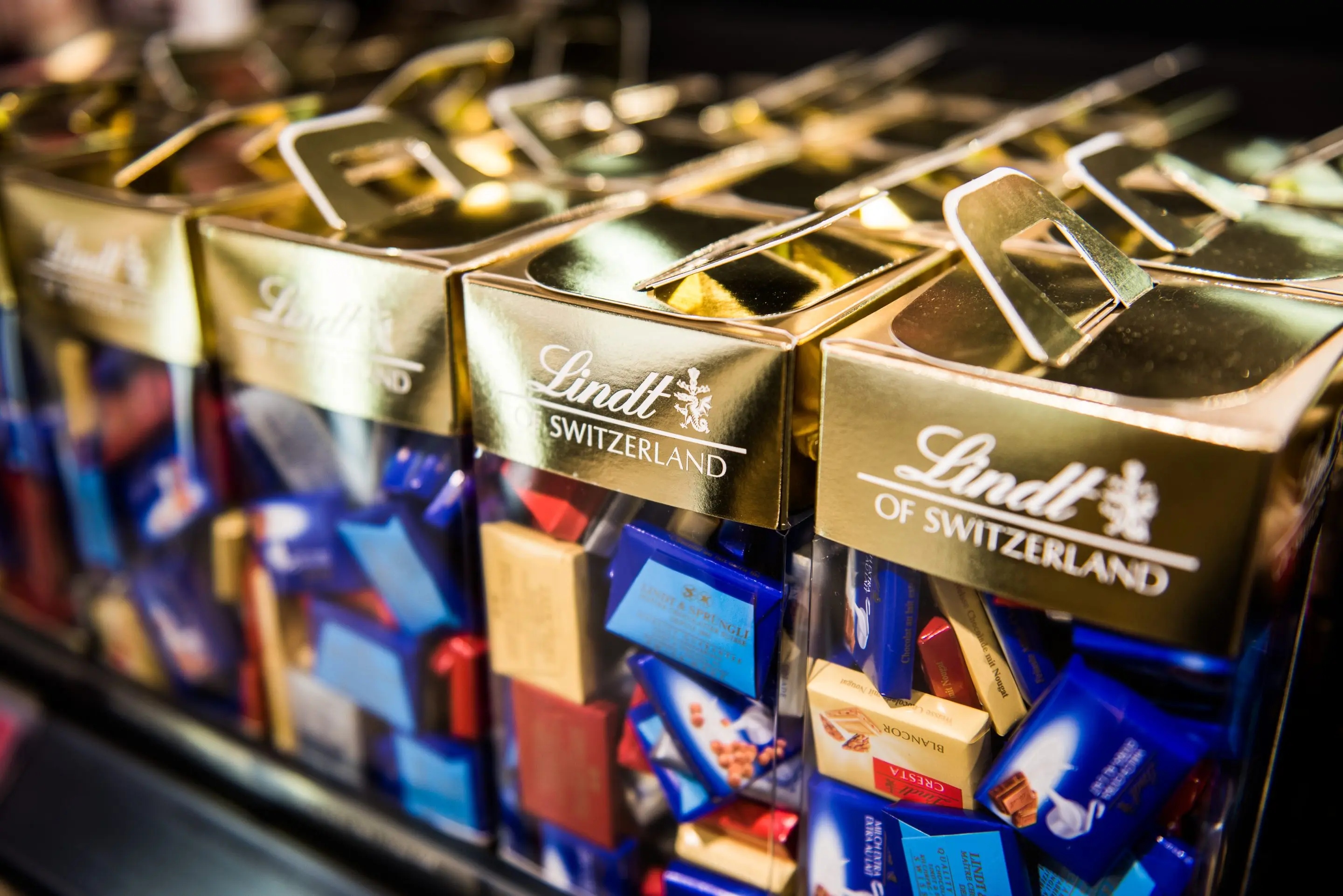 «Σοκολατοπόλεμος» στην Ελβετία: Ποια εταιρεία επιβιώνει από το ράλι του κακάο