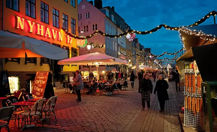 Άνοιξε η παραμυθένια χριστουγεννιάτικη αγορά της Κοπεγχάγης (vid)
