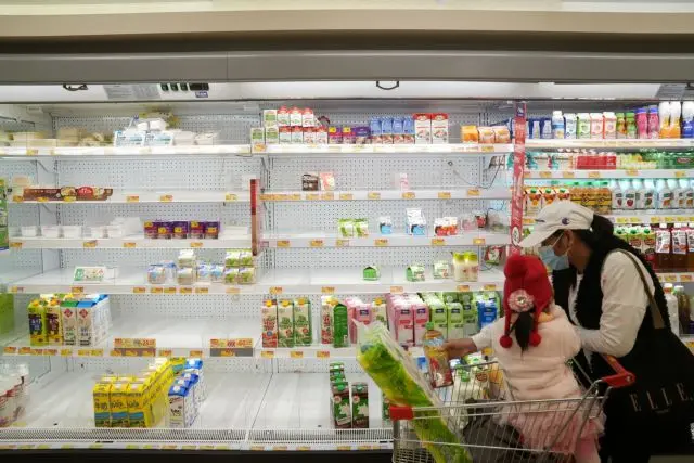 Αμόκ στο Χονγκ Κονγκ - Άδειασαν τα ράφια των υπεραγορών