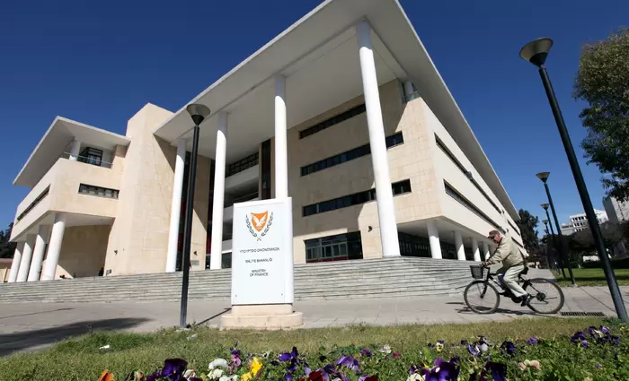 Κομισιόν: Η Κύπρος μπορεί να εξυπηρετεί το χρέος της στον ESM