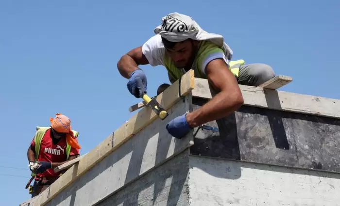 ΤΕΕ: Επιβάλλεται η διακοπή εργασίας λόγω καύσωνα