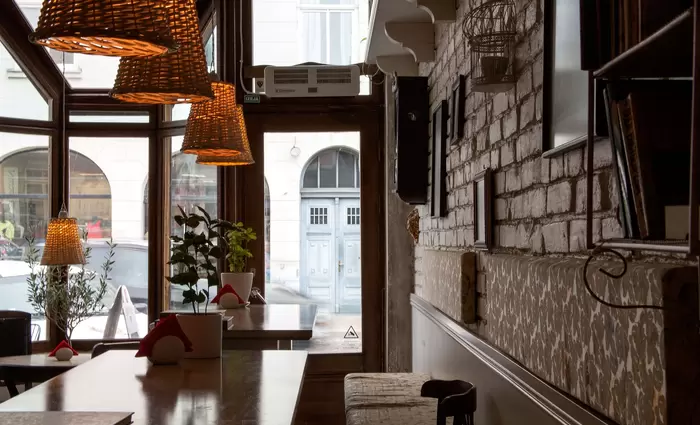 Άφησαν τον πρωινό καφέ και πήγαν να ψηφίσουν για νέο Αρχιεπίσκοπο