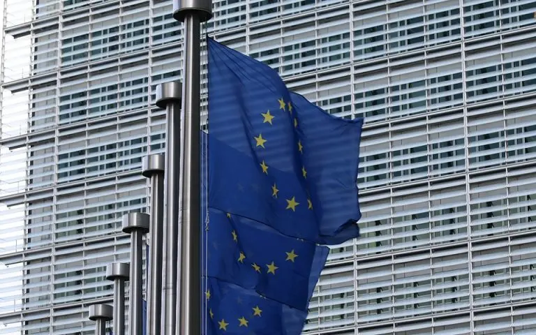 Κομισιόν: Κίτρινη κάρτα στο X για έλλειψη διαφάνειας