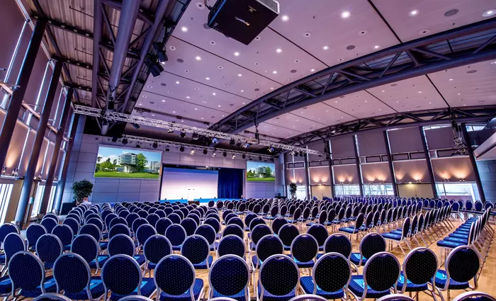 Ποια μέτρα ισχύουν για εκθέσεις, συνέδρια και εκδηλώσεις;