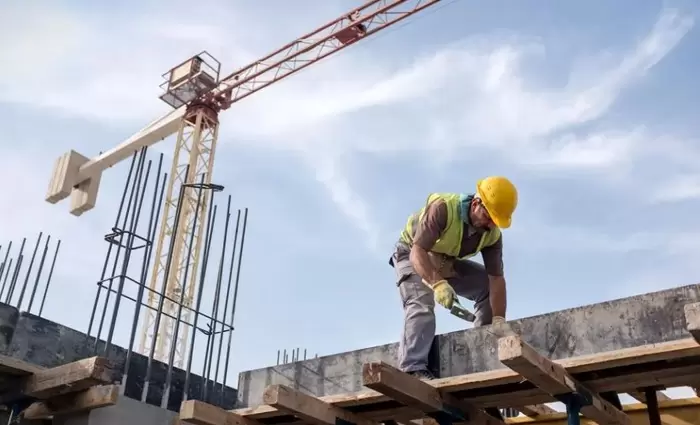 Κοκτέιλ κινδύνων για το 70% των εργαζόμενων συνεπεία κλιματικής αλλαγής