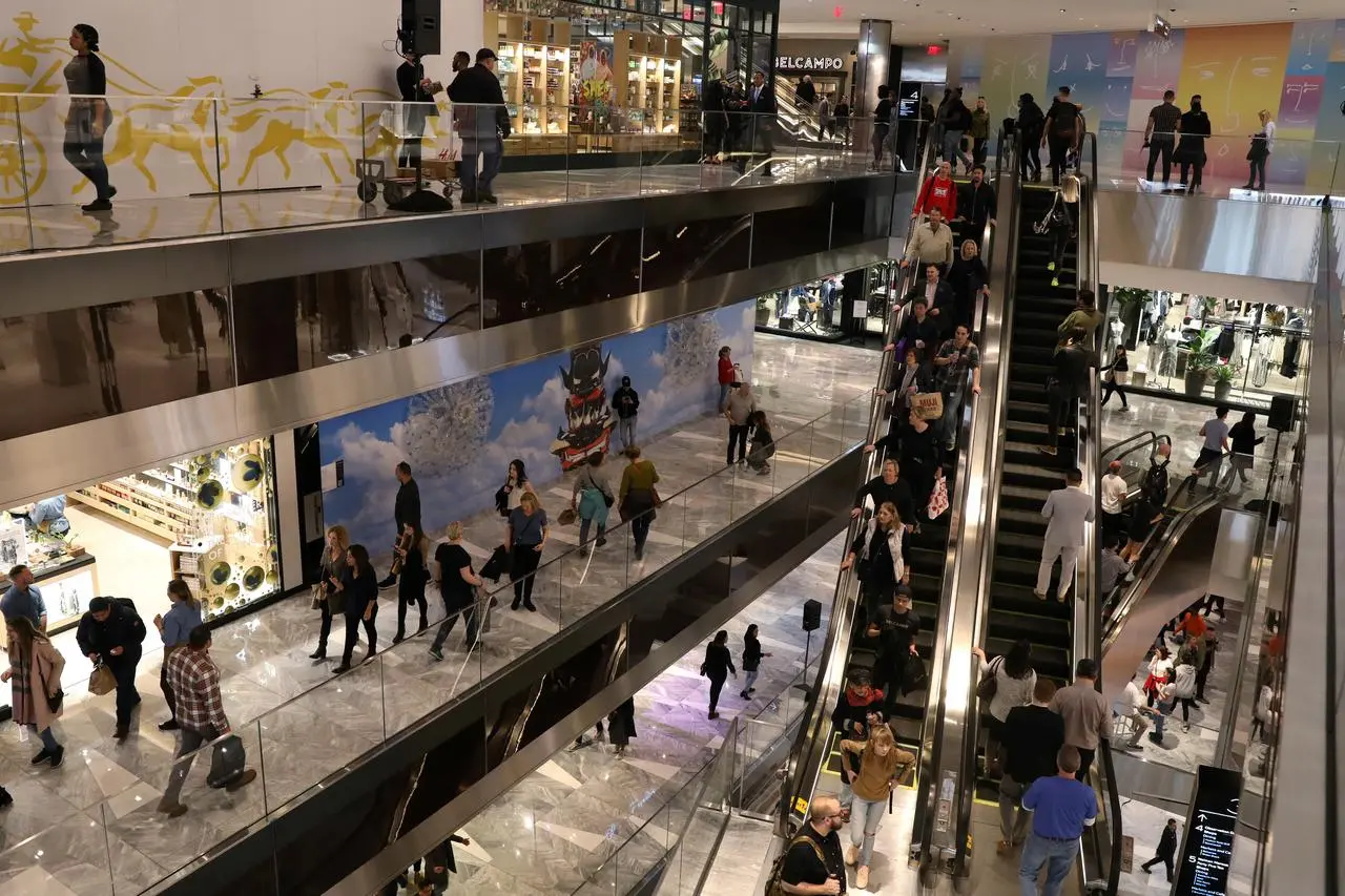 Ανεβαίνει σκαλιά η εμπιστοσύνη των καταναλωτών στις ΗΠΑ