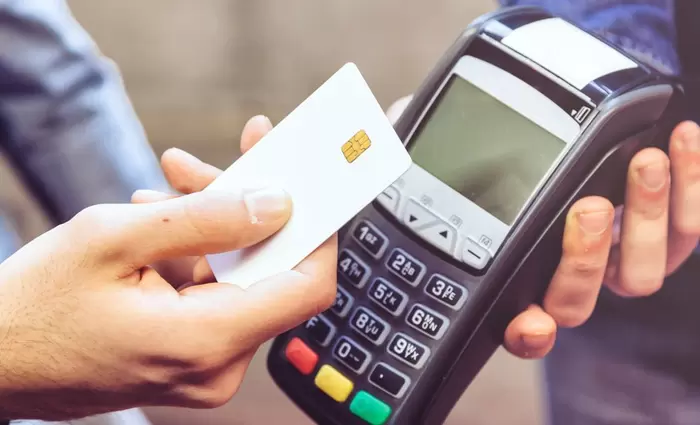 Οι Έλληνες πληρώνουν ψηφιακά