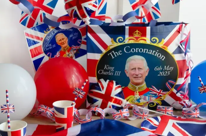 Καταναλωτική φρενίτιδα στη Βρετανία ενόψει της στέψης