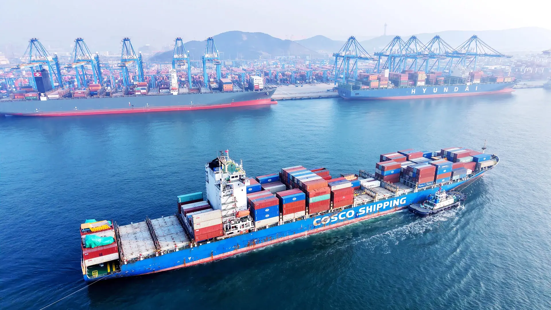 Εμπορικός πόλεμος ΗΠΑ–Κίνας: Δασμοί-σοκ και αντίποινα φέρνουν τρικυμία στη ναυτιλία