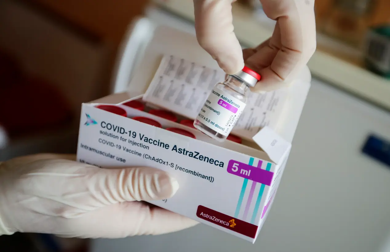 AstraZeneca: Πώς και γιατί έφτασε στην απόσυρση του εμβολίου