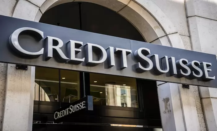 Bloomberg: Επιδεινώνονται οι επιλογές της Credit Suisse εν μέσω χάους στις αγορές