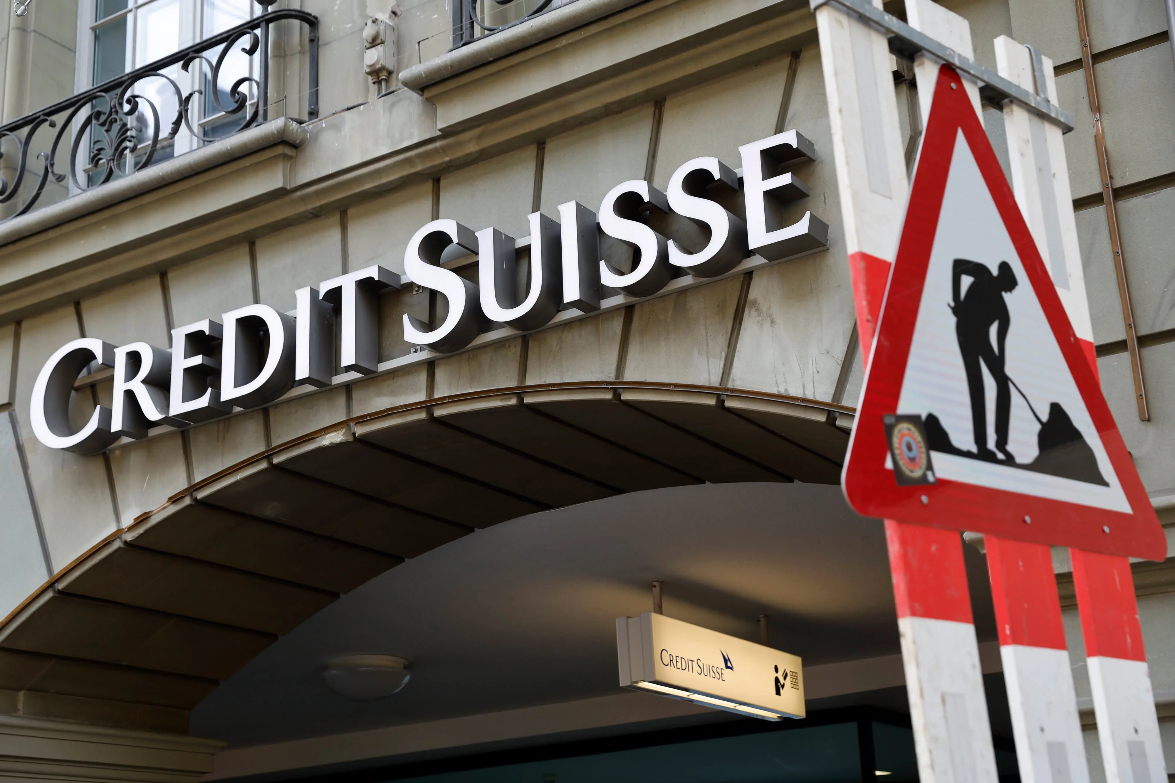 Credit Suisse – UBS: Διαφωνούν με το ενδεχόμενο υποχρεωτικής συγχώνευσής τους