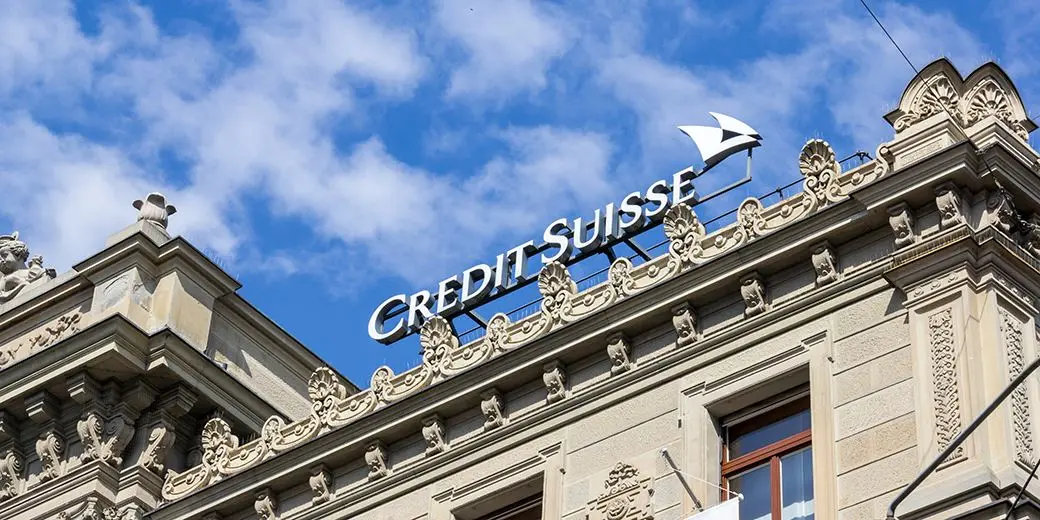 Η Credit Suisse πουλά τα «ασημικά» της - Deal με την Apollo