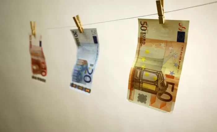 €4,5 δισ. λόγοι για να μείνουν τα 