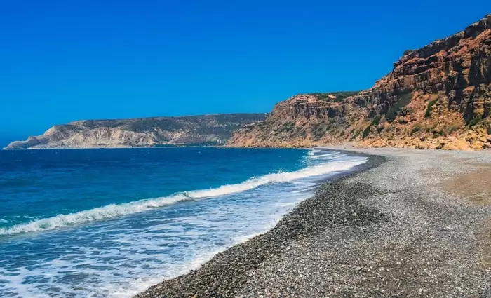 Έσπασε κάθε ρεκόρ η μείωση των εσόδων από τον τουρισμό
